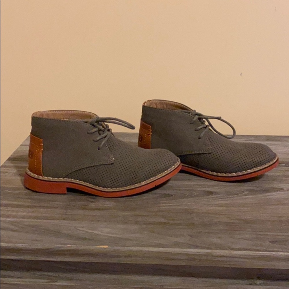 Shoes - Picture 3 of 6
